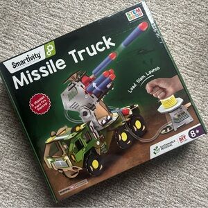 NIB Smartivity Missile Truck STEM Construction Kit with Rotating Launcher